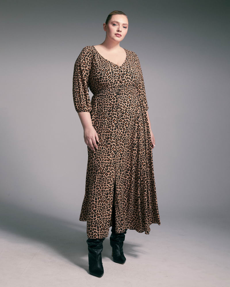 Front of a model wearing a size S Nina Cheetah Maxi Dress in Cheetah by City Chic. | dia_product_style_image_id:270290